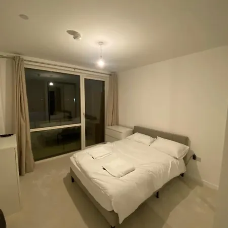 Premium 1 Bedroom In London - River Thames View Apartment *