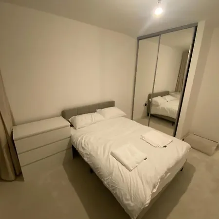 Premium 1 Bedroom In London - River Thames View Apartment *