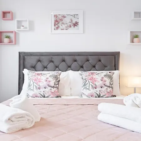 Crystal Palace Suites Gasthof *