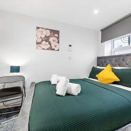 Pensión Crystal Palace Suites