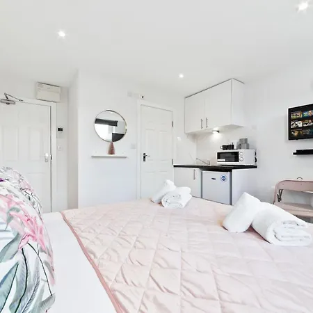 Crystal Palace Suites *