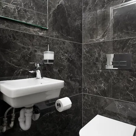 Oxford Street 2 Bedr, 3 Beds, 2,5 Bath, 2 Min Subway *