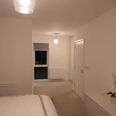 Villa Exquisite Cozy House, Close To Train Station And Amenities *