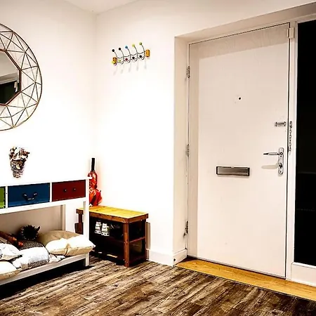 Villa Exquisite Cozy House, Close To Train Station And Amenities