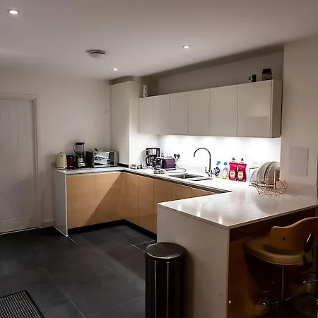 Exquisite Cozy House, Close To Train Station And Amenities Harold Wood