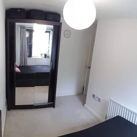 Cape House London: Spacious 4-bedroom Retreat With Garden Holiday home *