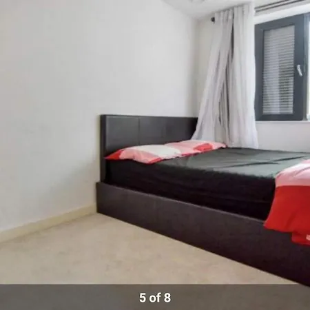 Cape House London: Spacious 4-bedroom Retreat With Garden London
