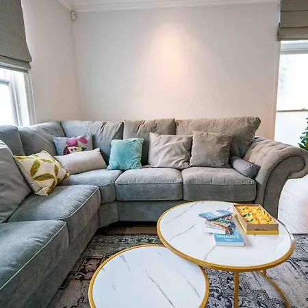 Holiday home Spacious & Modern 3brs House In