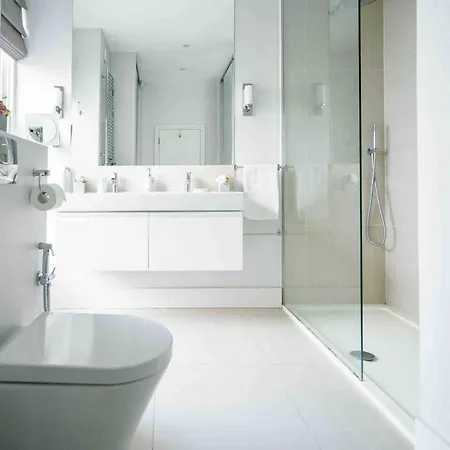 Spacious & Modern 3brs House In London