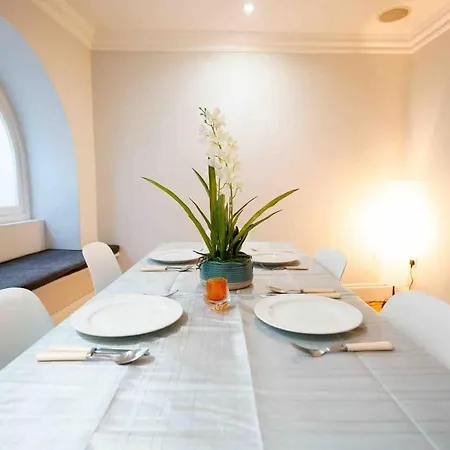 Spacious & Modern 3brs House In Holiday home *