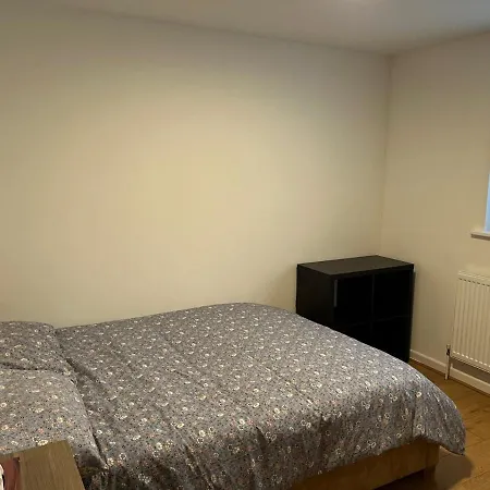 Three Bedroom House In Tooting By Star * London