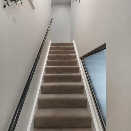 Apartment Stunning 2 Bed 2 Bath With Private Patio *