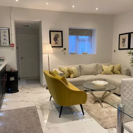 Elegant 2 Bed Flat In Chiswick Apartment London