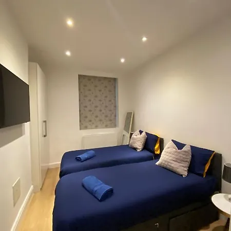 Elegant 2 Bed Flat In Chiswick