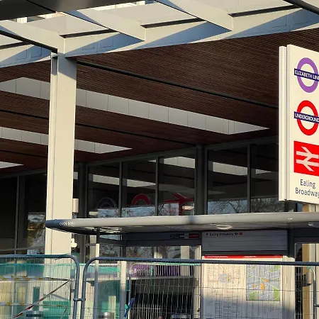 La Vie - Entire - Next To District Elizabeth Line Tube Station - Near London & Wembley * Ealing