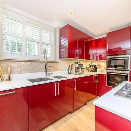 Holiday home Lansdowne London