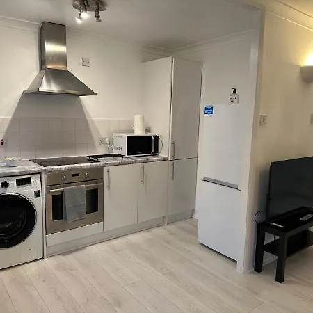 Stylish 1 Bedroom Close To Tooting Bec Station Apartment London