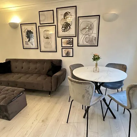 Stylish 1 Bedroom Close To Tooting Bec Station Apartment London