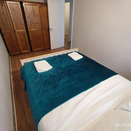 And Quiet Flat In London! Close To Station Apartment *