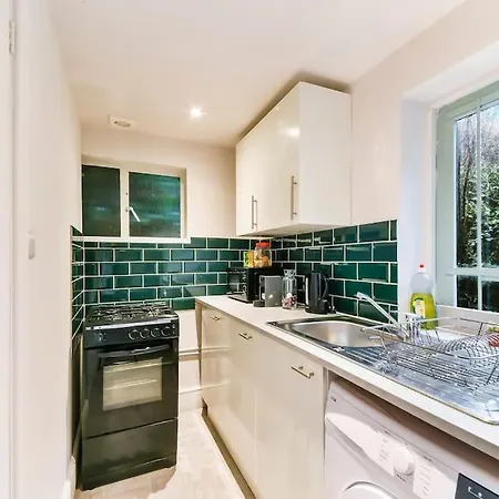 Stylish 2 Bed Garden Flat In Zone 1 Central London