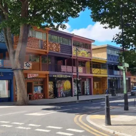 Docklands 2 Bedroom 2 Bath Apartment London