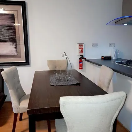 Docklands 2 Bedroom 2 Bath *