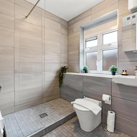 Apartment Family Friendly, Zone 2, 2 Beds, Overground