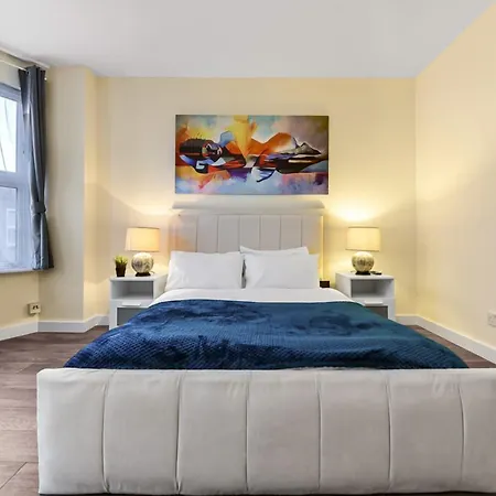 Family Friendly, Zone 2, 2 Beds, Overground Apartment *