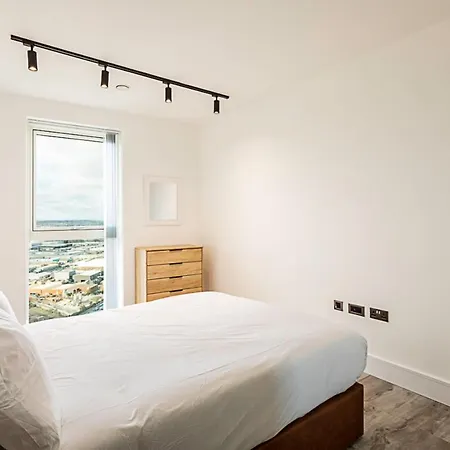 Icon Tower Flat Vi * London