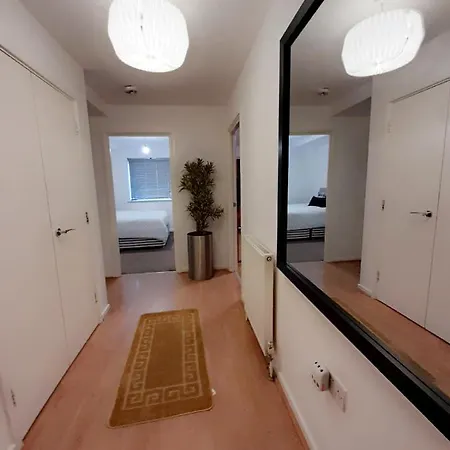 Docklands 2 Bedroom 2 Bath *