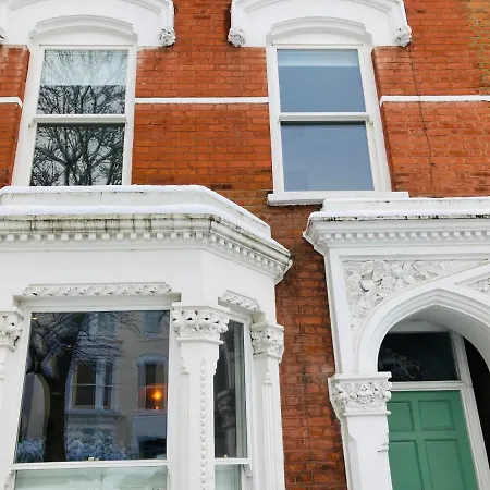 Impeccable 1-bed In Apartment London