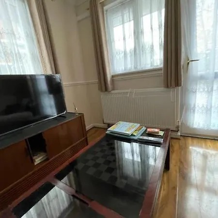 Spacious Bungalow In London, Near Central London, The Excel Centre And The O2, Ideal For Families * London