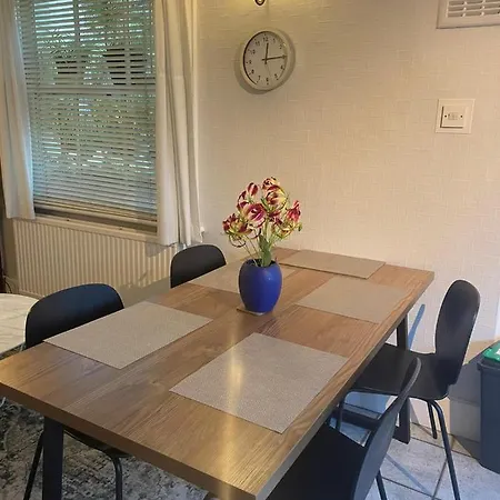 Apartment Inviting You To Your From 10 Minutes From Stratford Westfield