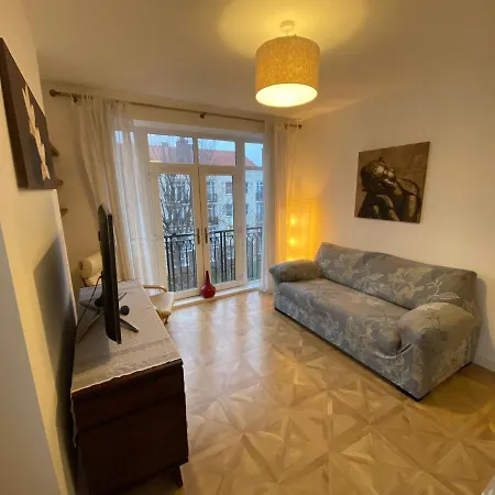 Spacious 1 Bedroom Flat In