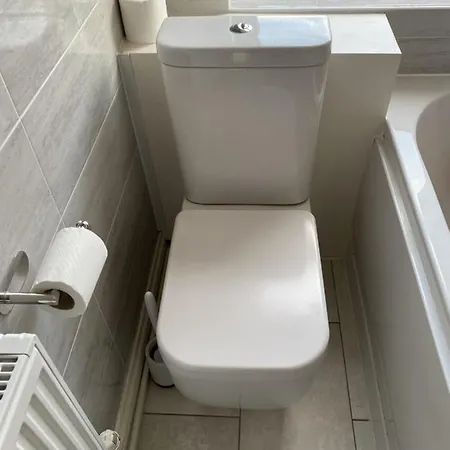Spacious 1 Bedroom Flat In