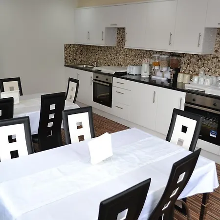 Heathrow Travellers Hub Bed & Breakfast Hounslow