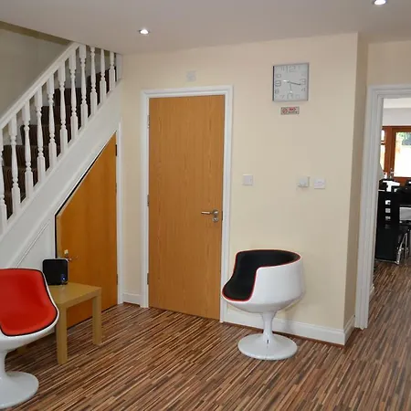 Heathrow Travellers Hub Bed & Breakfast Hounslow