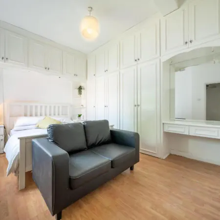 Spacious Cricklewood Sleeps 4 Apartment London