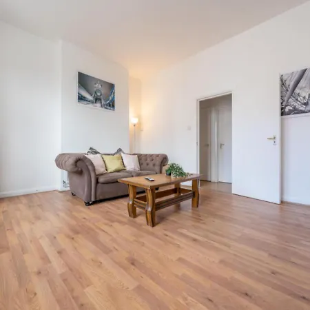 Spacious Cricklewood Sleeps 4 Apartment *