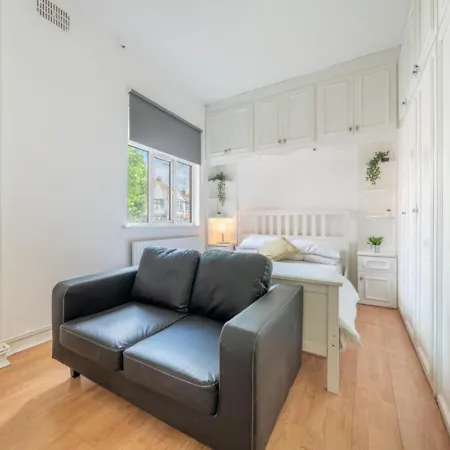 Spacious Cricklewood Sleeps 4