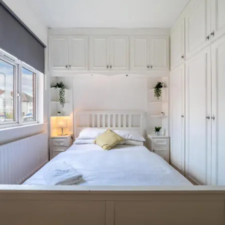 Spacious Cricklewood Sleeps 4 Apartment London