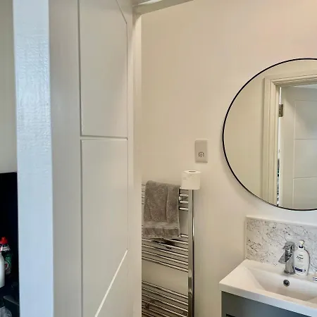 Apartment Lovely Self Contained Now Available