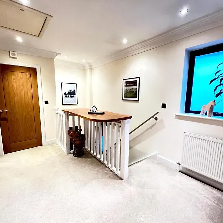 Modern And Cozy 2-guest Flat With Gated Parking Kingston upon Thames (Greater London)