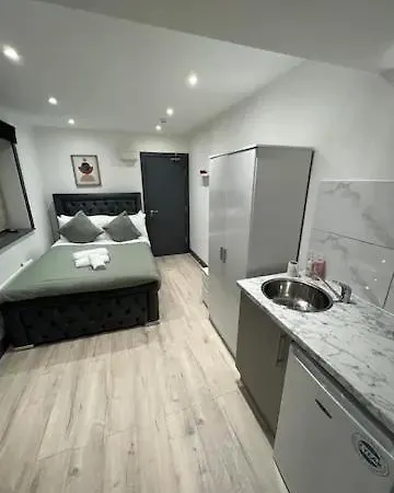 Guest house Heathrow Stays - Fawns Manor *