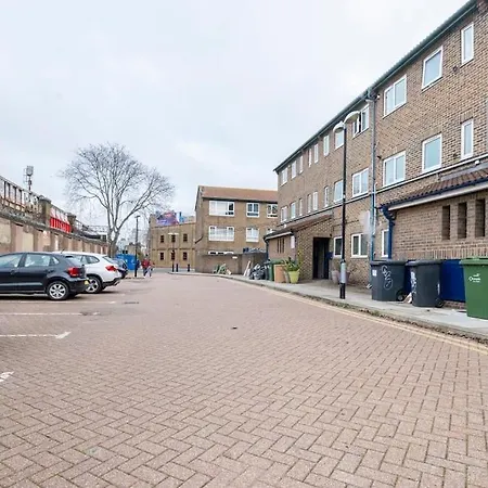 Riverside Serviced Apartment London