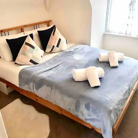 Spacious 3 Bed Flat Close To Central * London