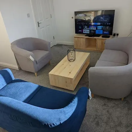 Apartment Flat With Great Transport Links *