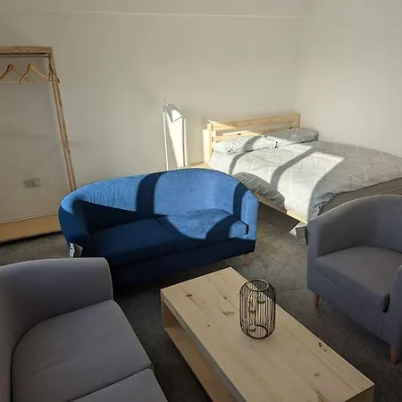 Apartment Flat With Great Transport Links *