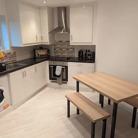 Apartment Flat With Great Transport Links Welling