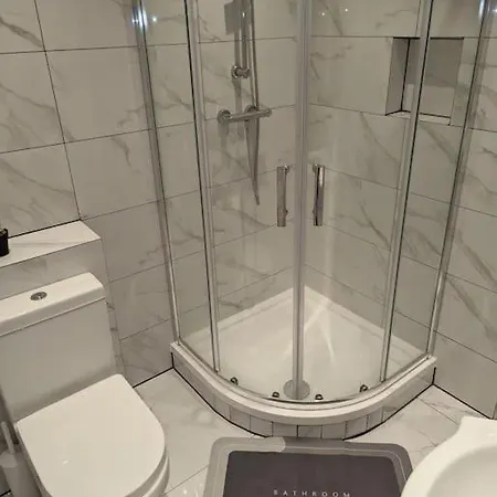 Apartment Flat With Great Transport Links